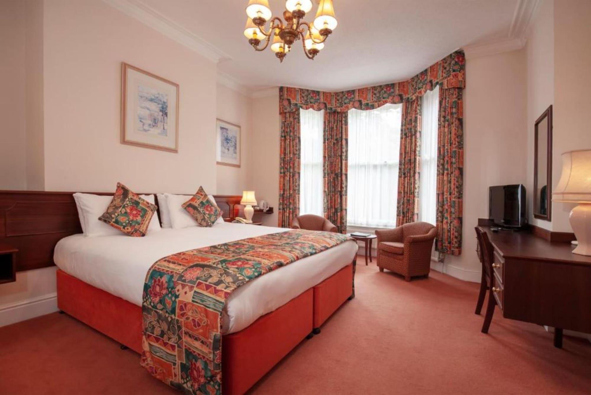 Arundel House 3*
